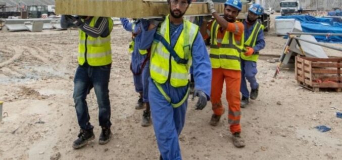 Piden a la FIFA indemnizar a trabajadores explotados en obras del Mundial