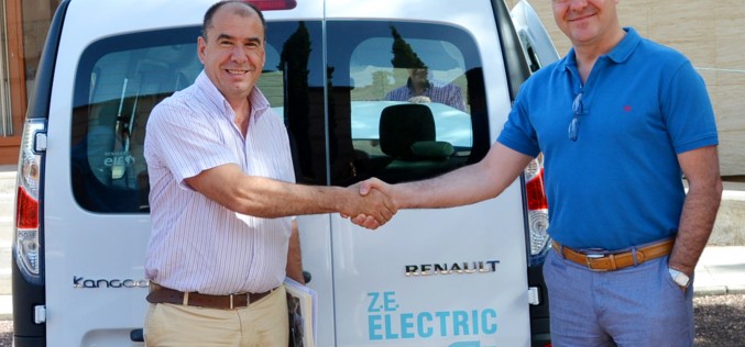 La UCLM incorpora dos vehículos eléctricos en línea con su estrategia de eficiencia energética