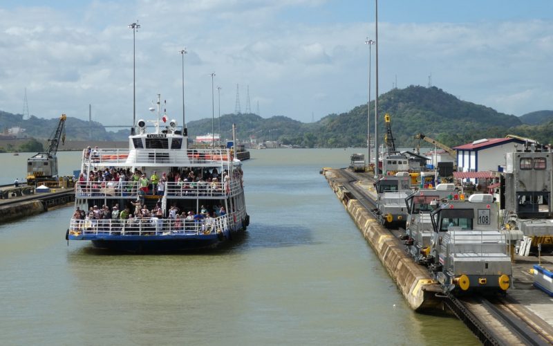 La sequía amenaza el canal de Panamá con pérdidas de 700 millones y los transportistas se plantean esquivarlo en tren