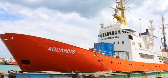 Migrantes del «Aquarius» llegan a puerto en España tras agotador periplo