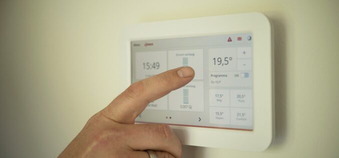 7 claves para ahorrar en el consumo eléctrico en el hogar en la cuesta de enero