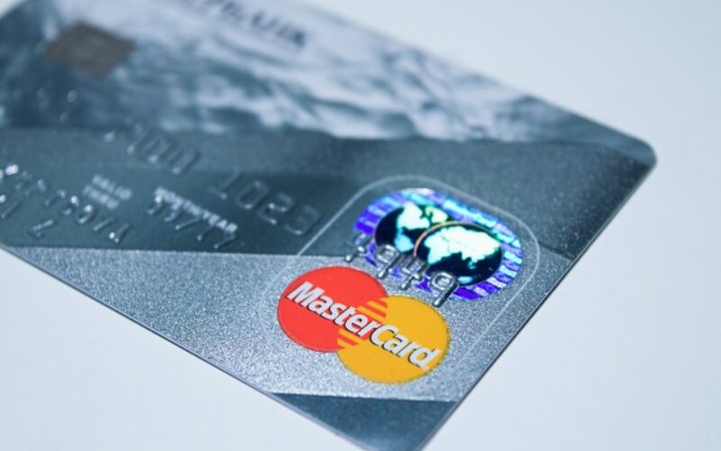 Mastercard lanza una calculadora de huella de carbono