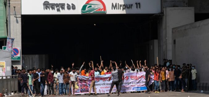 Los trabajadores de la confección de Bangladesh, en huelga para exigir salarios justos a las marcas de moda