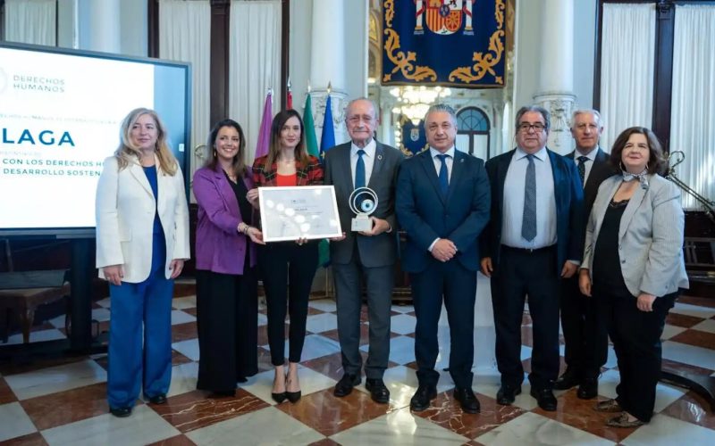 Málaga es la primera ciudad que recibe el distintivo del ODHE por su compromiso con los DDHH y los ODS