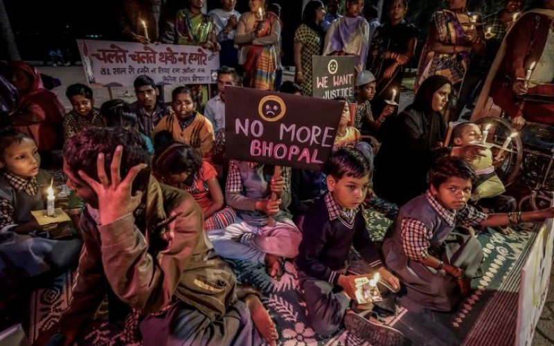 India: Quienes sobrevivieron a la trágica fuga de gases tóxicos de Bhopal han soportado 40 años de injusticia a causa del racismo ambiental